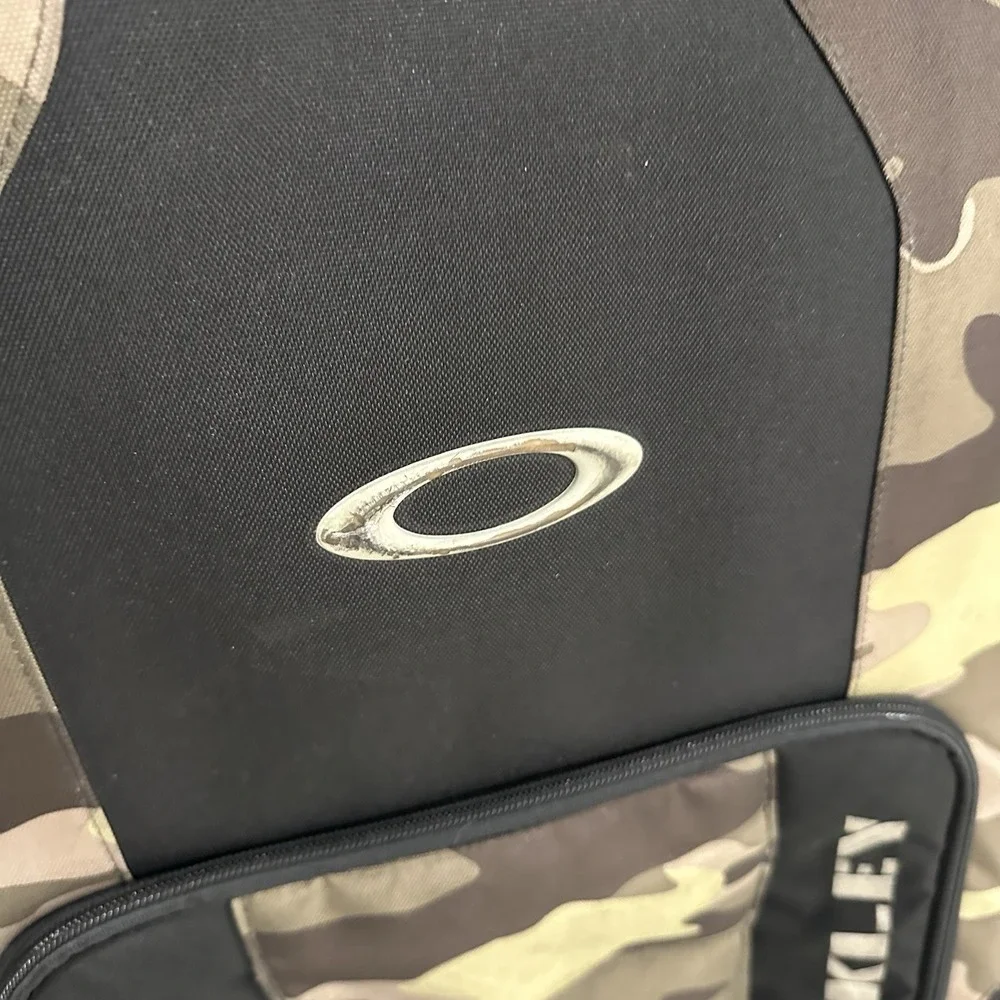 Oakley‎ Travel Suitcase Luggage Large 92L Camo